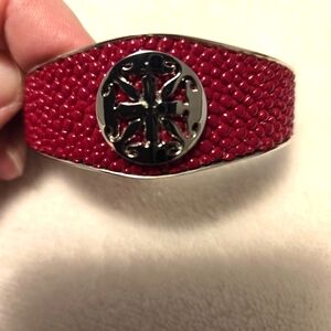 Rustic Cuff Silver Tone Pebbled Maroon Red Stingray Cuff/Bracelet Silver Emblem